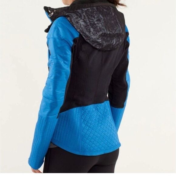 Lululemon Run Bundle Up Jacket in Black & Beaming Blue W/ Hood Size 6 - Picture 3 of 16